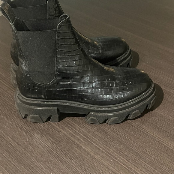 Sister and Soeur croc Boots - Picture 4 of 6